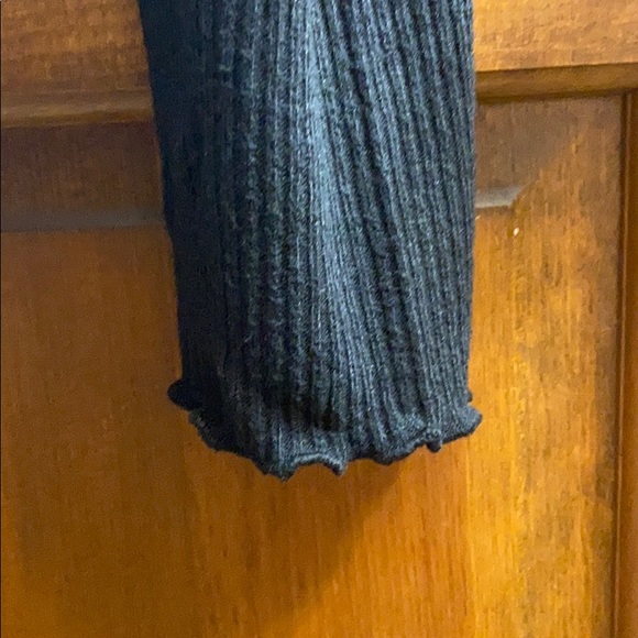 Black Ribbed Top - Picture 4 of 4